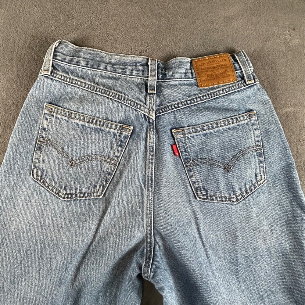 Levis Premium 80s Mom Jeans Light Wash High Rise Tapered Blue Denim 28 - Picture 10 of 11